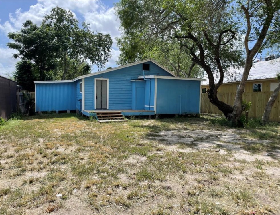 516 Sodville Street Sinton, TX 78387 - Photo 10 of 11 a view of backyard with potted plants and a large tree