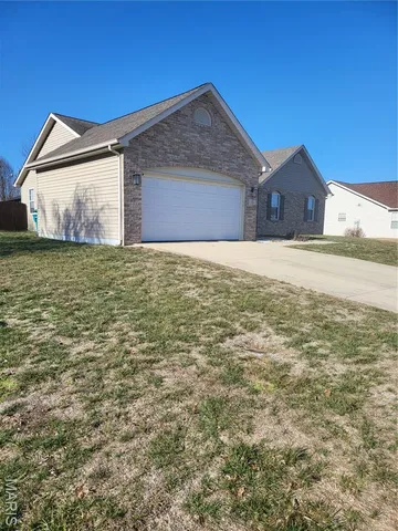 $335,000 | 513 Stonefield Drive, Smithton, IL 62285