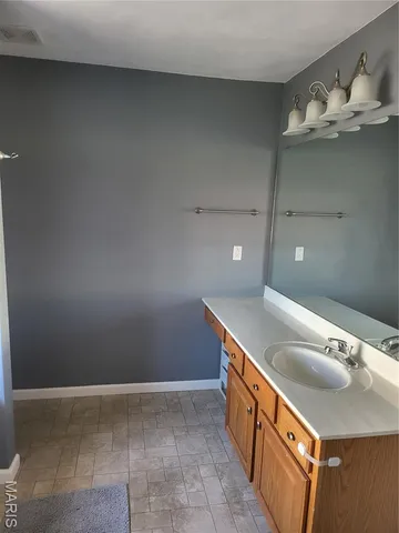 $335,000 | 513 Stonefield Drive, Smithton, IL 62285