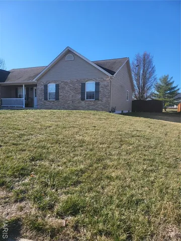 $335,000 | 513 Stonefield Drive, Smithton, IL 62285