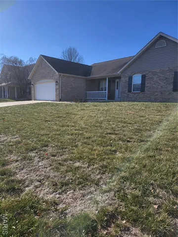 $335,000 | 513 Stonefield Drive, Smithton, IL 62285