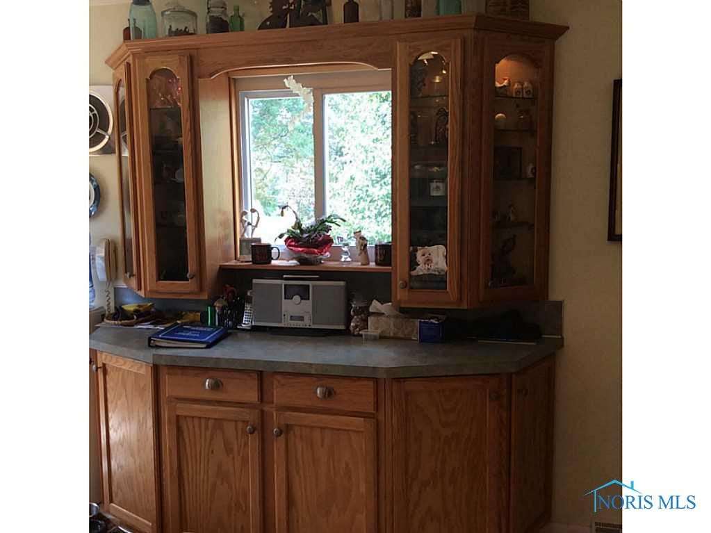1122 Harrow Road Toledo, OH 43615 - Photo 6 of 18 Kitchen. Lots of Cabinet Space
