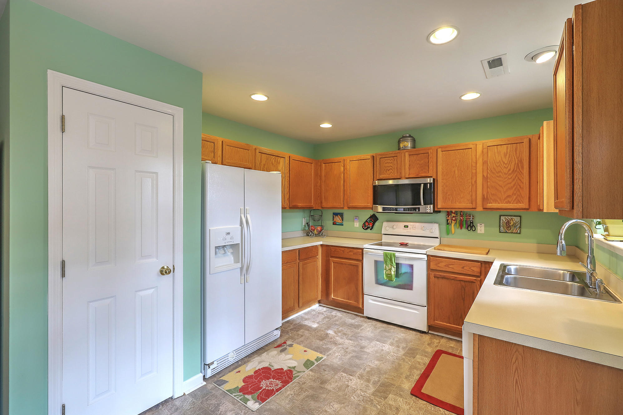 4849 Oak Leaf Road Summerville, SC 29485 - Photo 13 of 29 Kitchen w/pantry