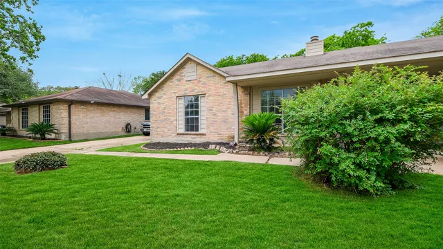 a view of a house with a yard and plants