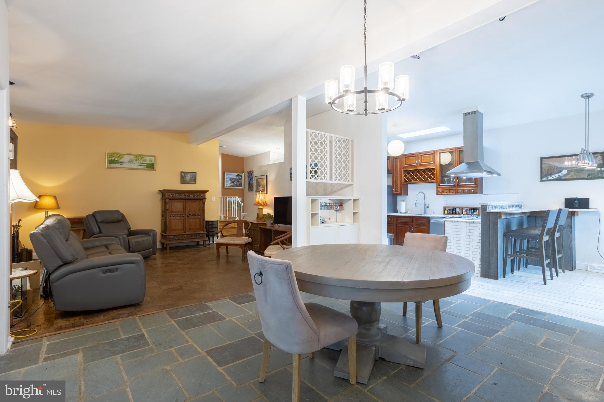 3301 Midfield Road Baltimore, MD 21208 - Photo 10 of 58