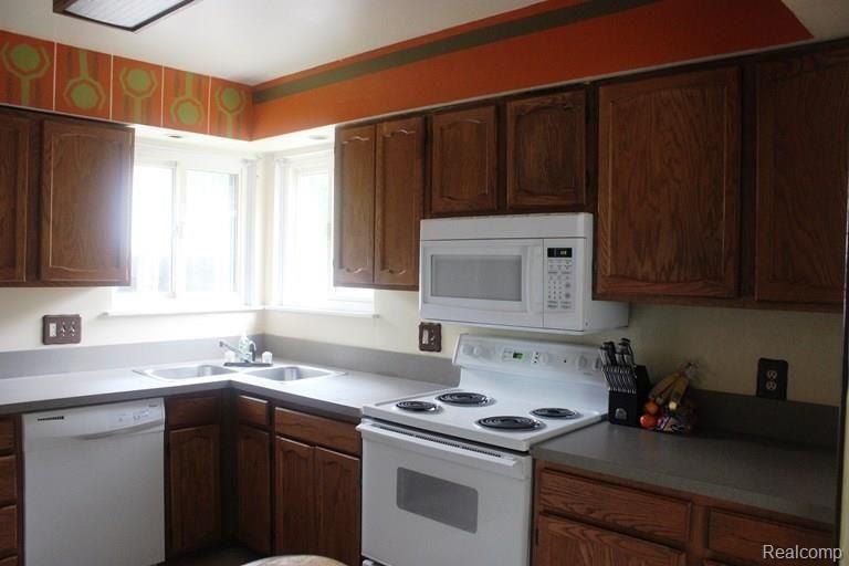 1679 Hampton Road Mount Clemens, MI 48043 - Photo 9 of 21 IMG_9986 - Copy.jpg