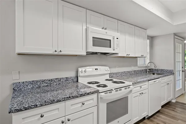 $275,000 | 3614 Pine Knot Drive, Unit 3614, Valrico, FL 33596