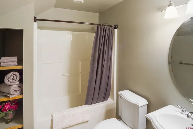 a view of livingroom with furniture and white walls