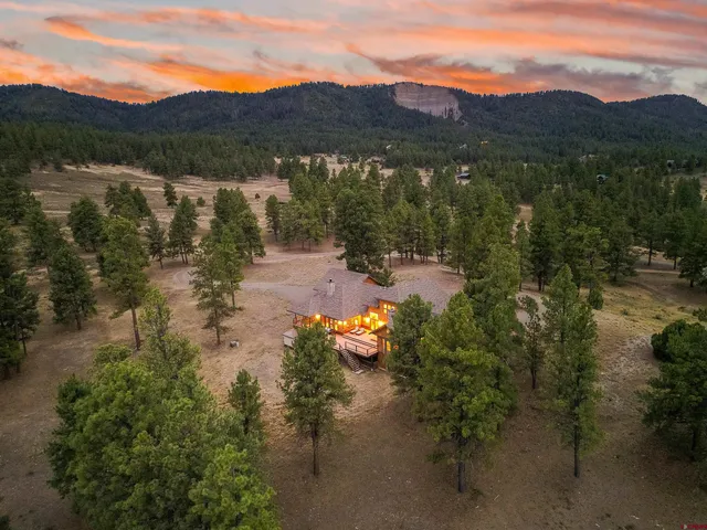 a view of a yard with a sitting area