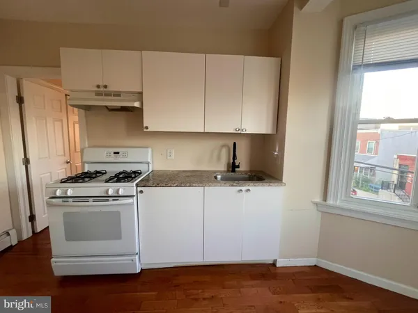 $895 | 3901 Folsom Street, Unit 2R, Philadelphia, PA 19104