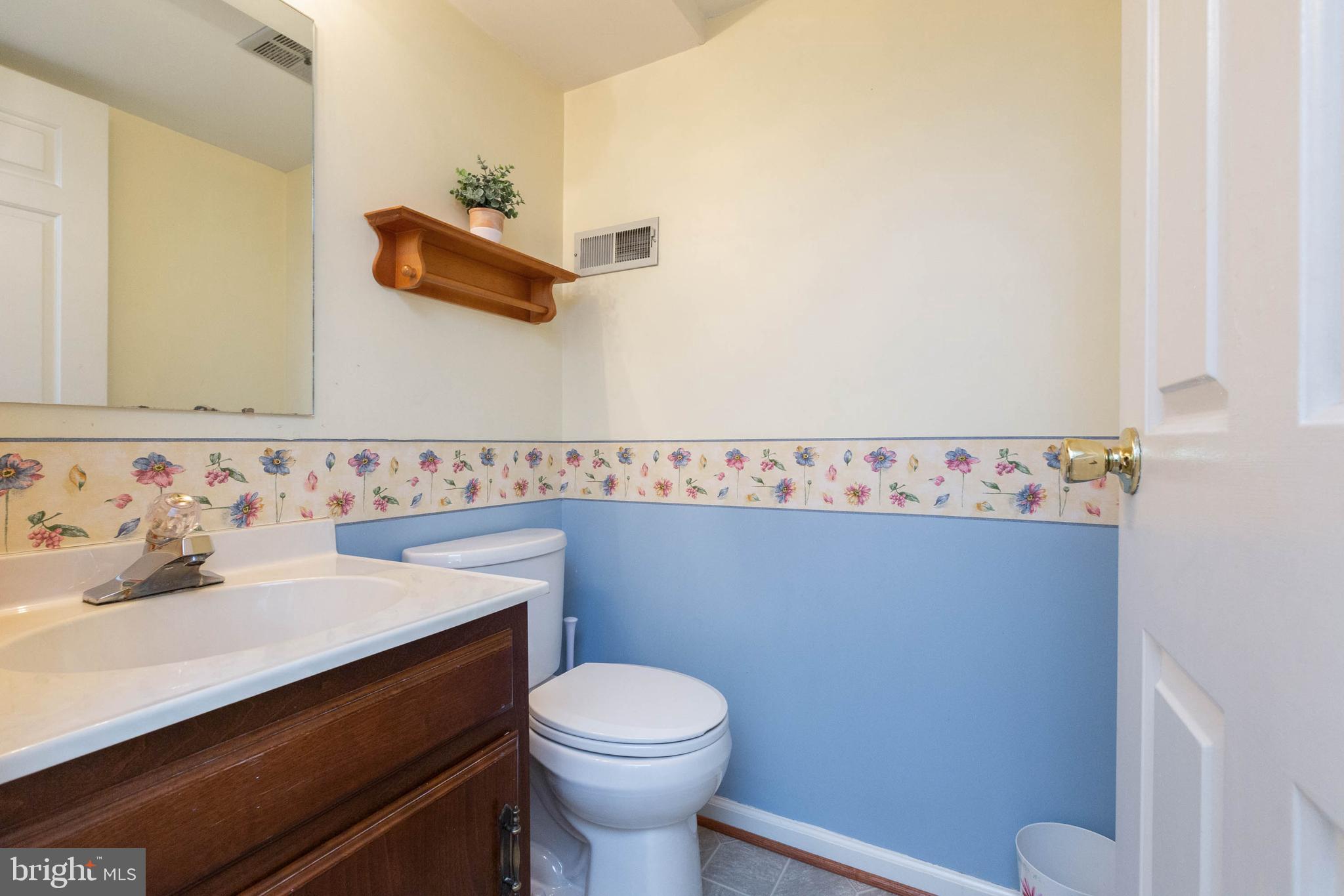 8013 Broken Reed Court Frederick, MD 21701 - Photo 6 of 37 Main level half bath