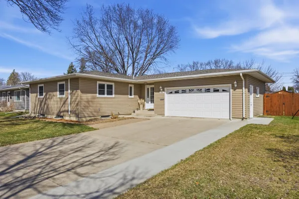 $425,000 | 2909 Edgewood Drive North, Fargo, ND 58102