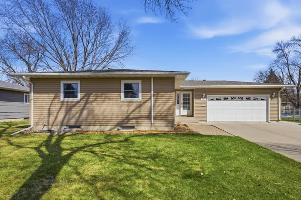 $425,000 | 2909 Edgewood Drive North, Fargo, ND 58102