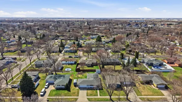 $425,000 | 2909 Edgewood Drive North, Fargo, ND 58102
