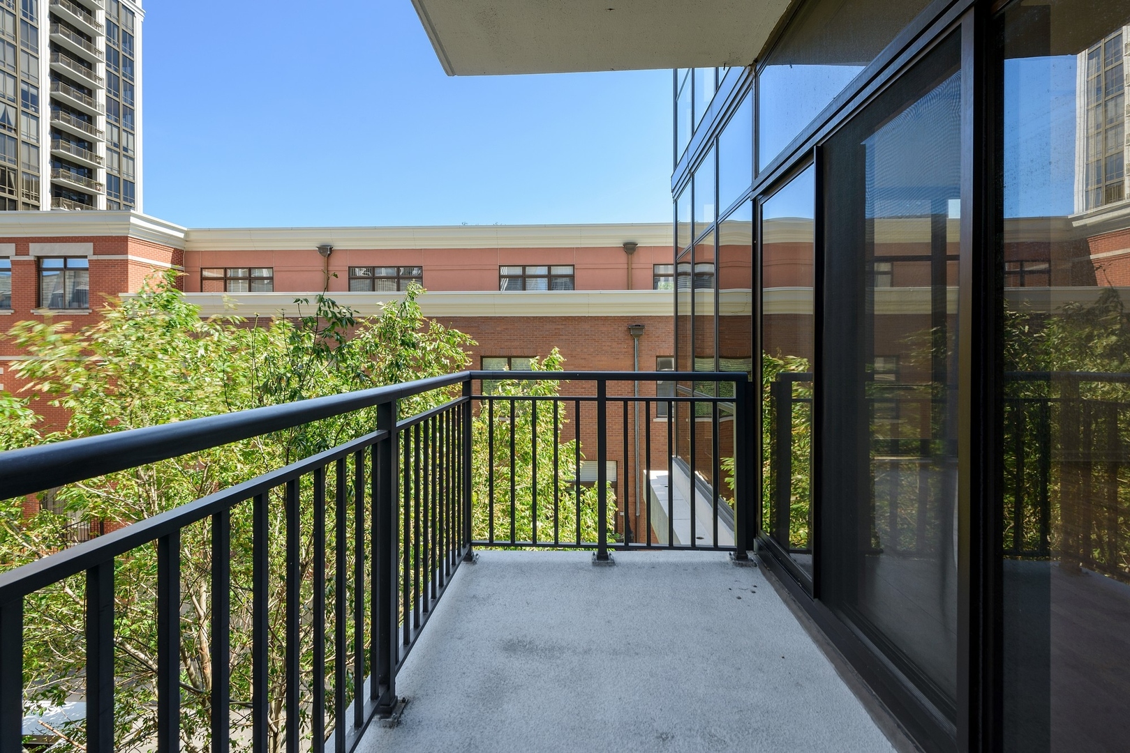 1322 South Prairie Avenue, Unit 302 Chicago, IL 60605 - Photo 12 of 13 a view of a balcony