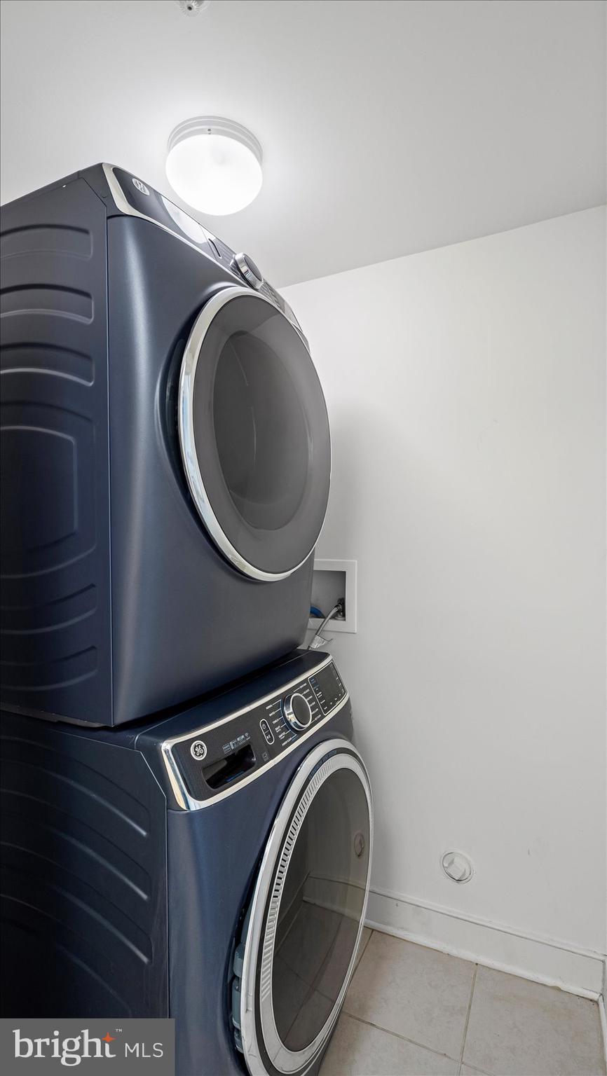 1100 North Calvert Street, Unit 2 Baltimore, MD 21202 - Photo 20 of 34 a utility room with dryer and washer