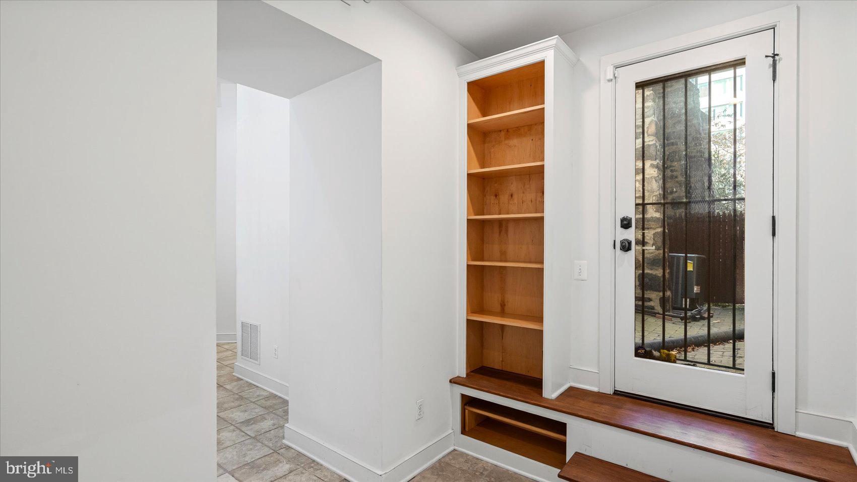 1100 North Calvert Street, Unit 2 Baltimore, MD 21202 - Photo 22 of 34 a room with windows