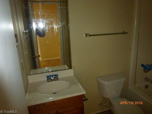 862 Frank Hulin Road Lexington, NC 27295 - Photo 6 of 11 Hall Full Bath