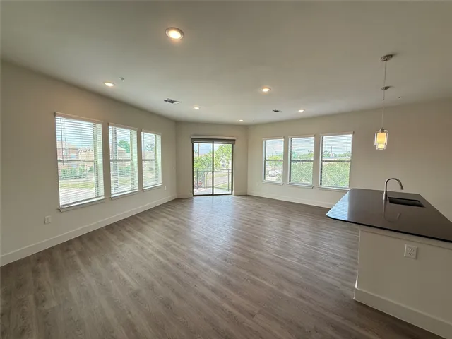 $2,690 | 641 West Crosstimbers Street, Unit 211, Houston, TX 77018
