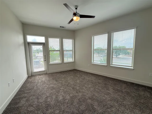 $2,690 | 641 West Crosstimbers Street, Unit 211, Houston, TX 77018