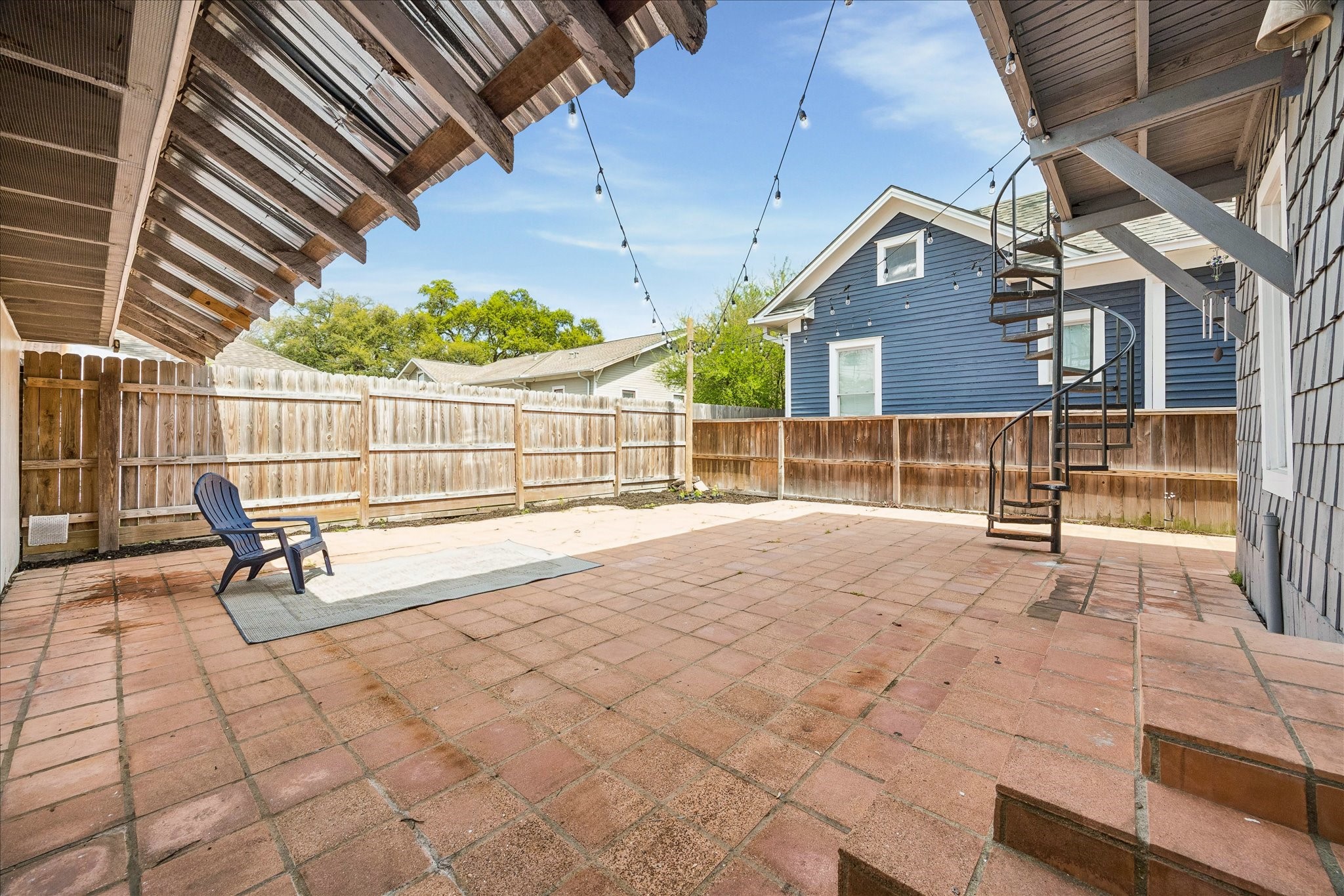 1812 Kane Street Houston, TX 77007 - Photo 33 of 41 Back courtyard can be accessed directly by spiral staircase off second floor porch - can be used by guests and tenants.