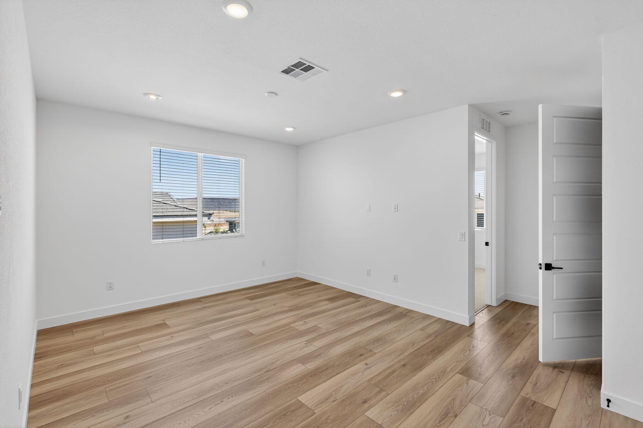 3028 West Orco Lane St. George, UT 84770 - Photo 11 of 32 09_3028_W_Orco_Ln_St_George_UT_84770-Liv