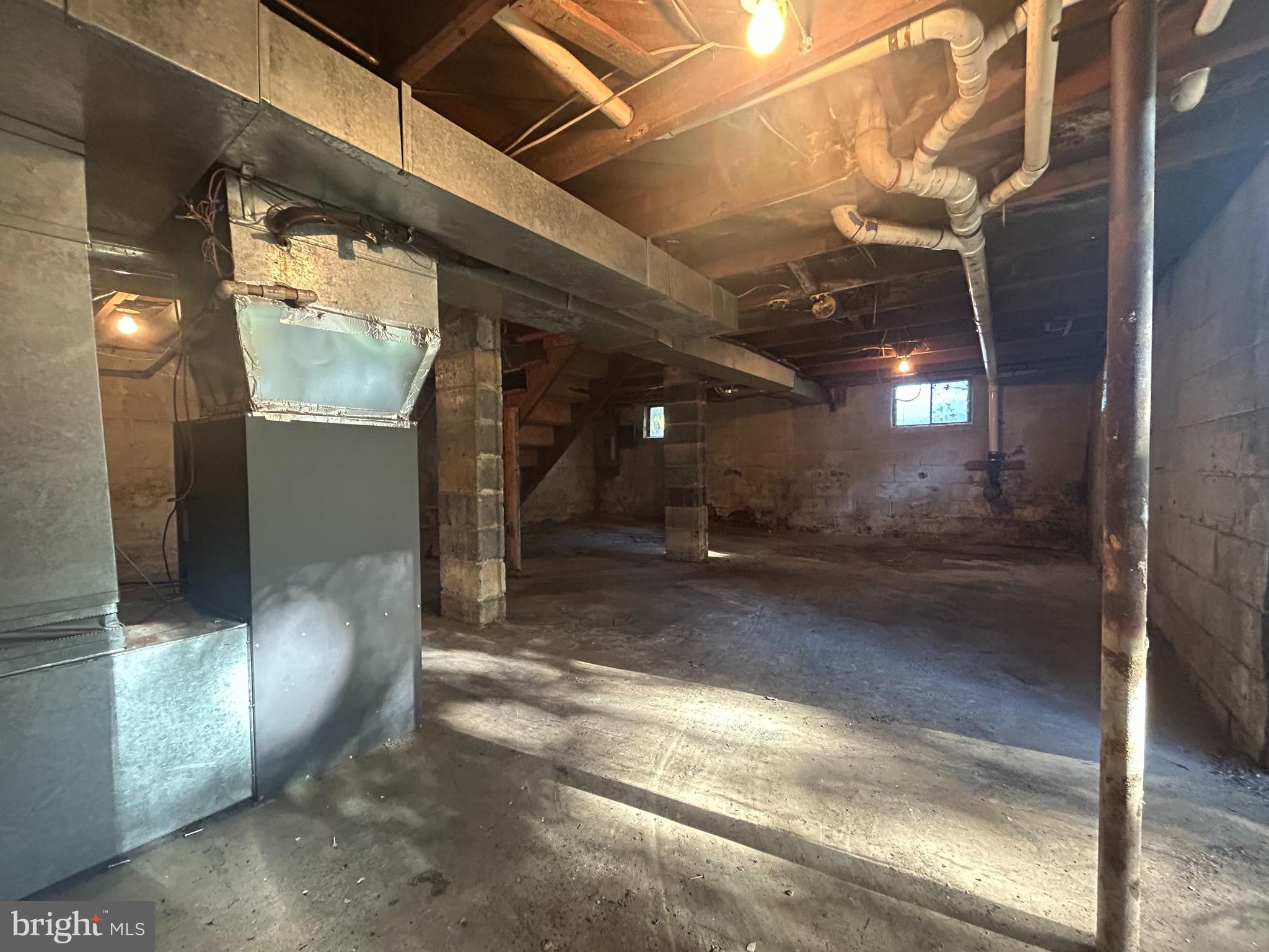 15325 Holly Grove Road Silver Spring, MD 20905 - Photo 7 of 27 a view of a garage