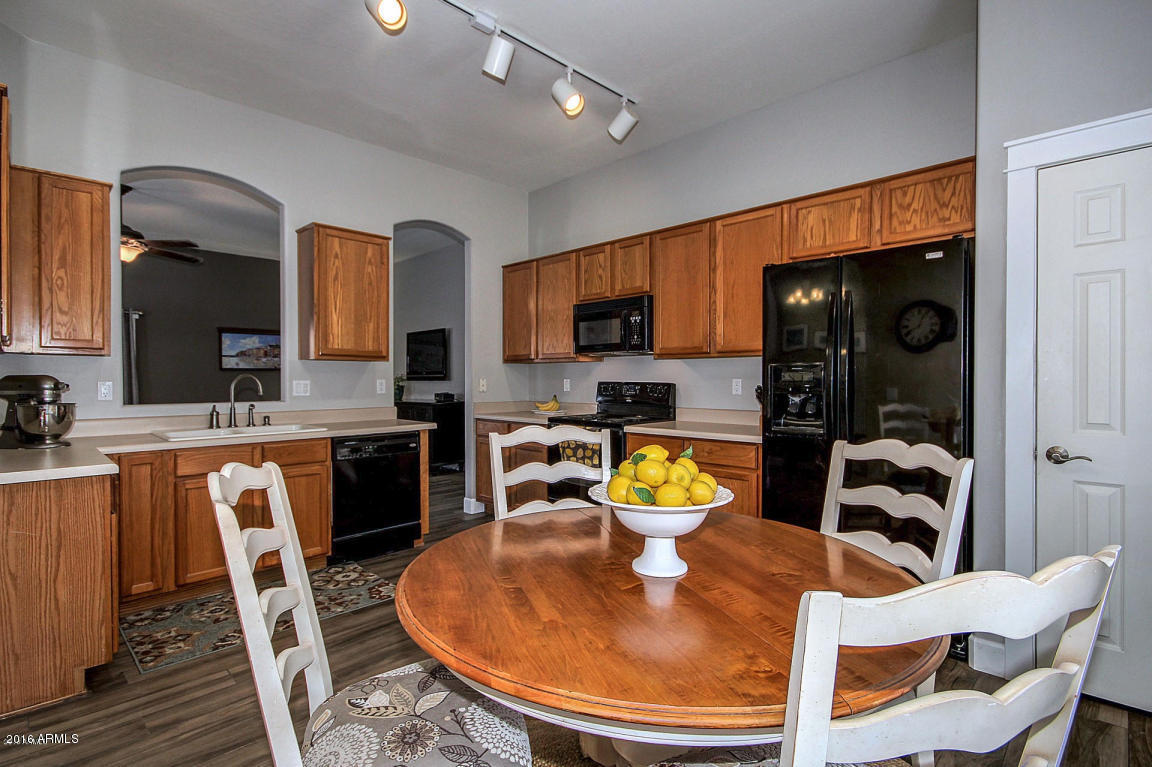 648 East Ranch Road Gilbert, AZ 85296 - Photo 5 of 23 eat in kitchen