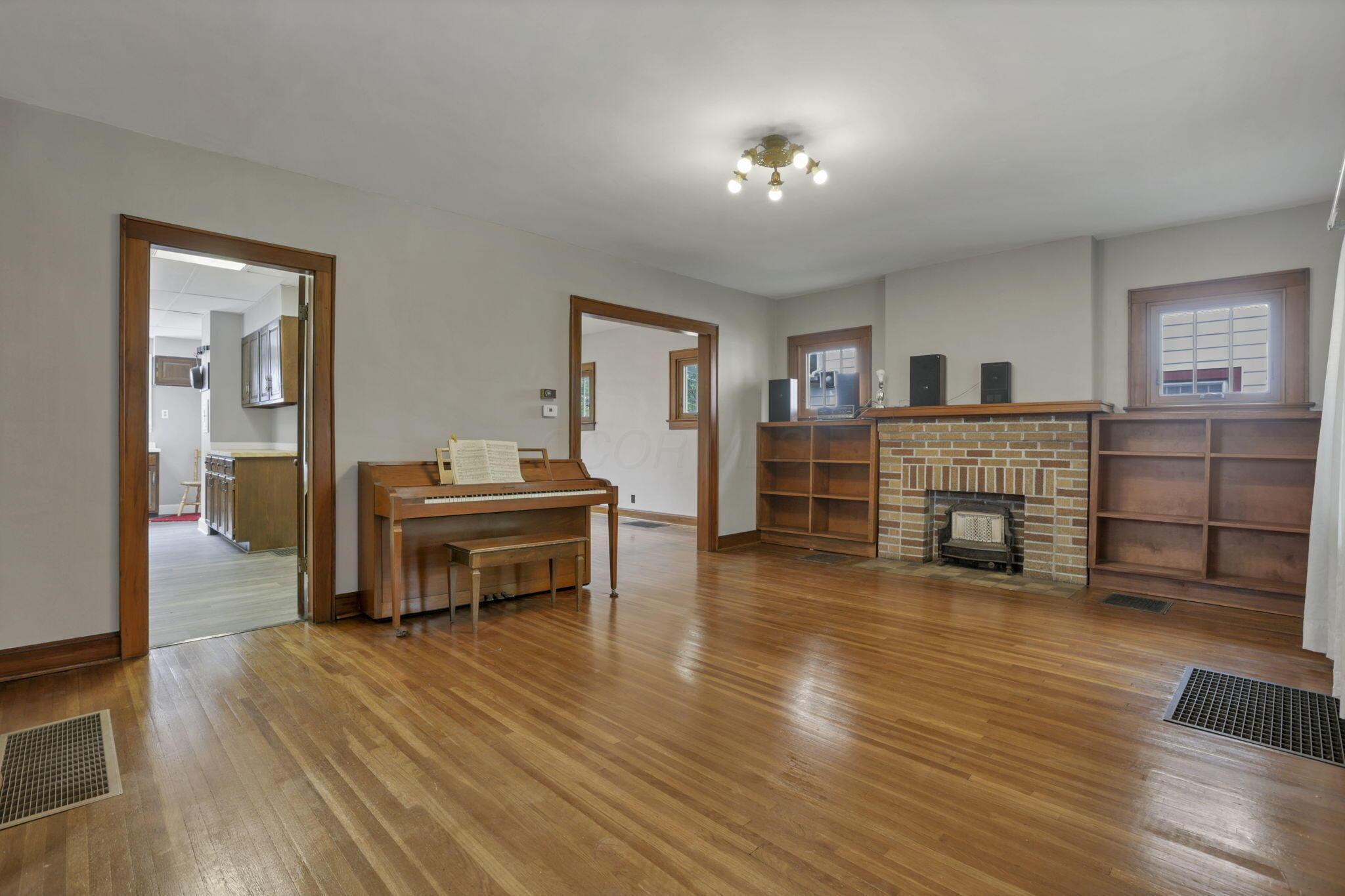 79 Westwood Road Columbus, OH 43214 - Photo 5 of 38 2-web-or-mls-4E7A8125