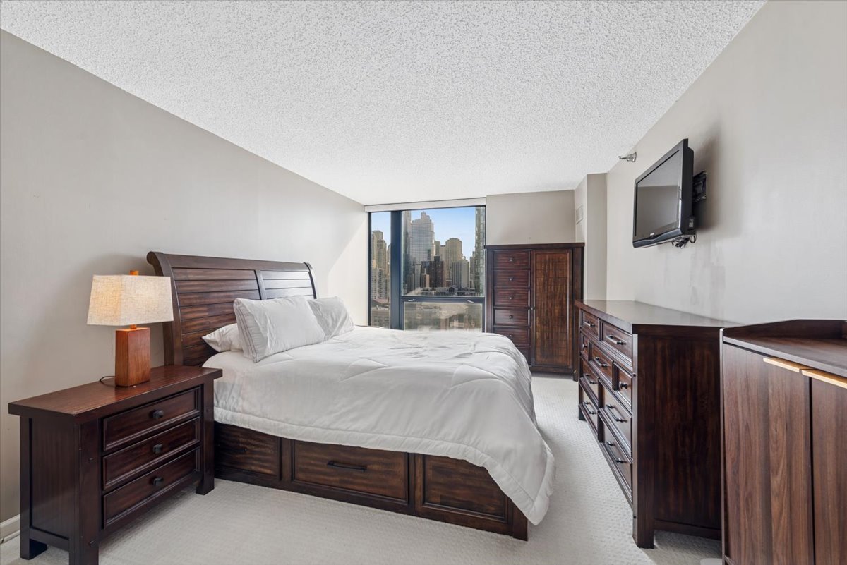 1122 North Clark Street, Unit 1908 Chicago, IL 60610 - Photo 15 of 17