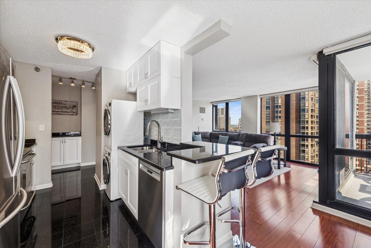 1122 North Clark Street, Unit 1908 Chicago, IL 60610 - Photo 16 of 17