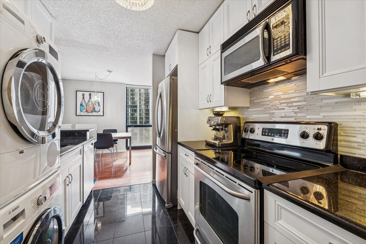 1122 North Clark Street, Unit 1908 Chicago, IL 60610 - Photo 4 of 17