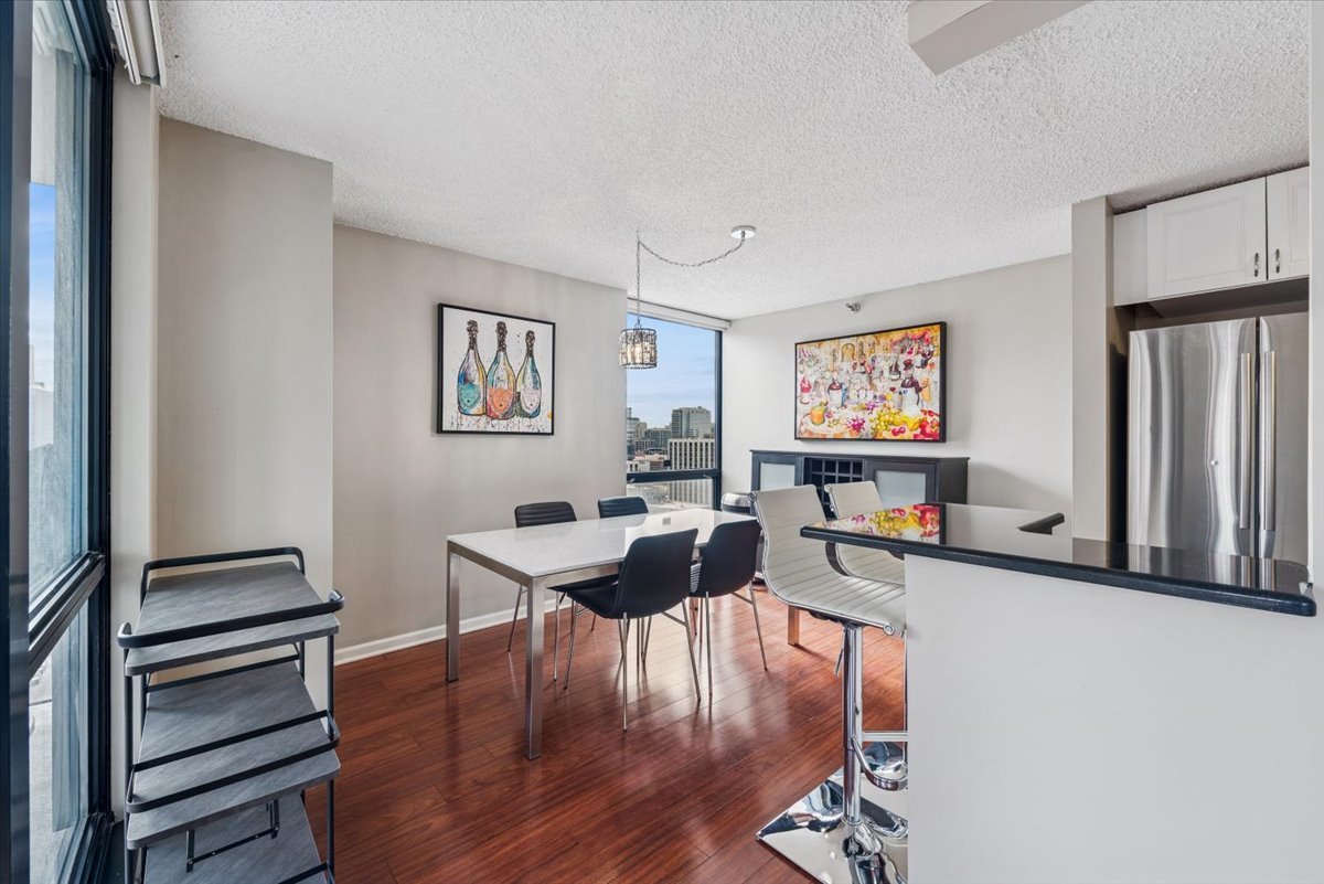 1122 North Clark Street, Unit 1908 Chicago, IL 60610 - Photo 5 of 17