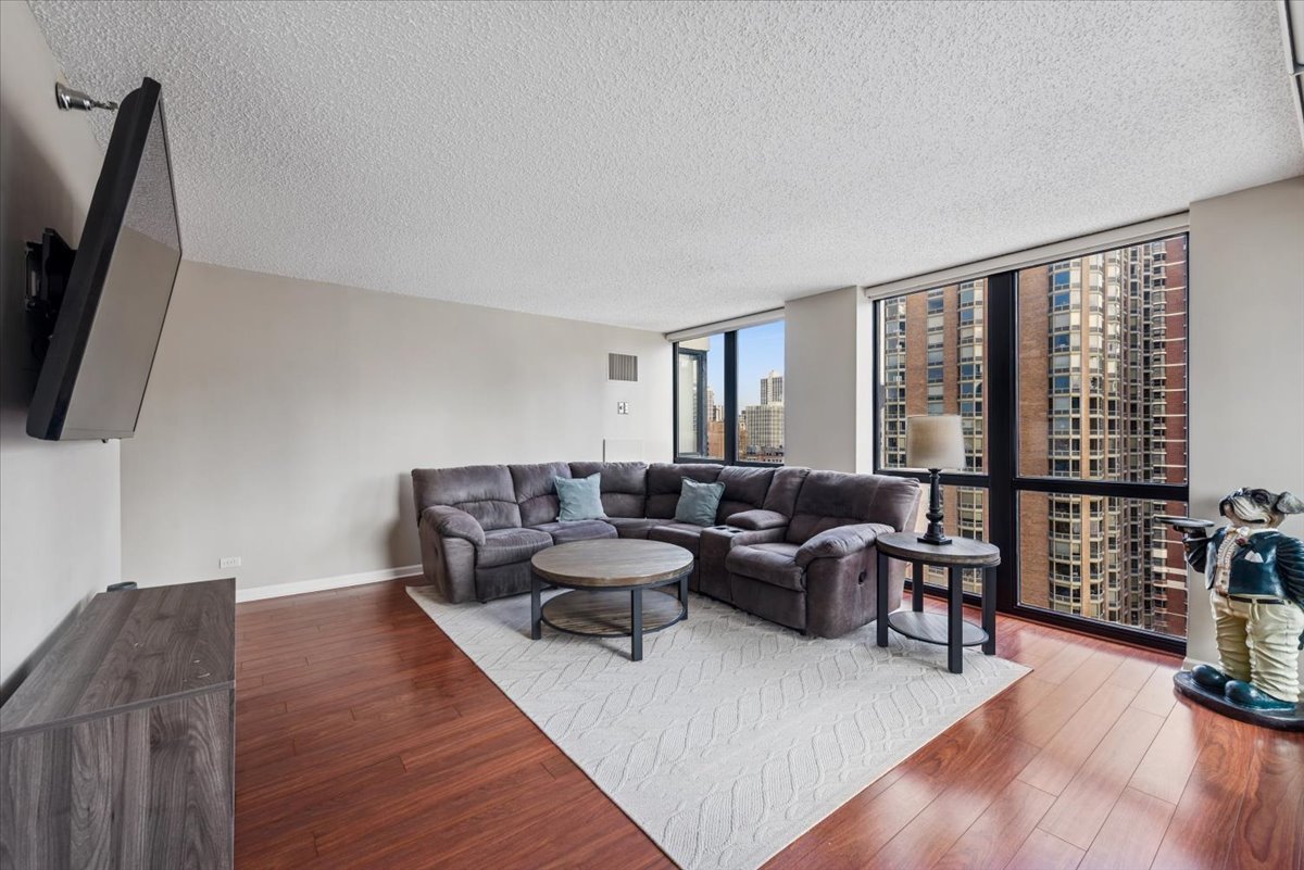1122 North Clark Street, Unit 1908 Chicago, IL 60610 - Photo 6 of 17