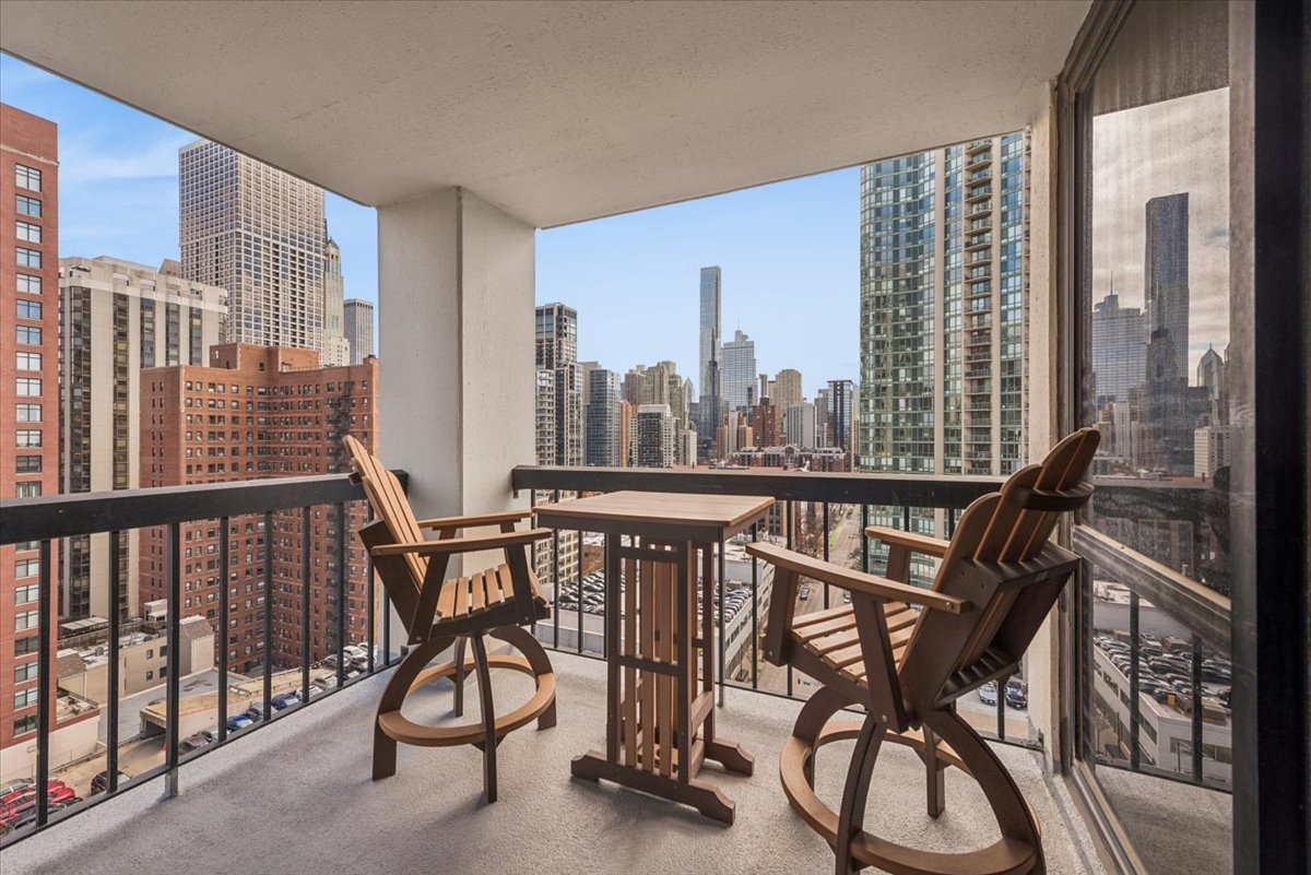 1122 North Clark Street, Unit 1908 Chicago, IL 60610 - Photo 8 of 17