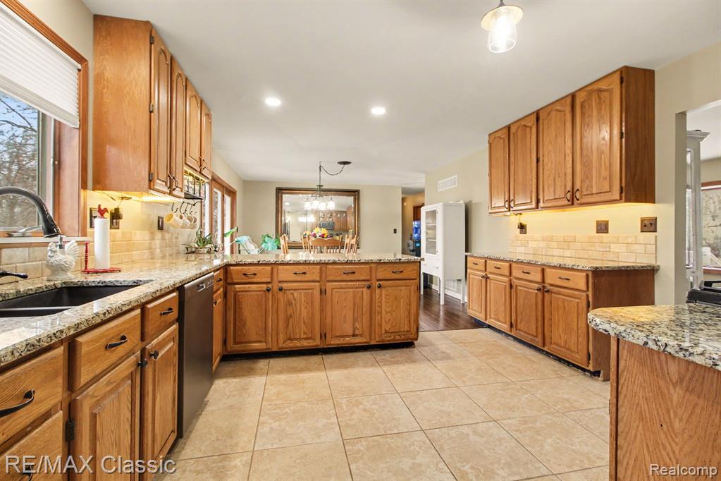9800 Moon Road Saline, MI 48176 - Photo 8 of 38