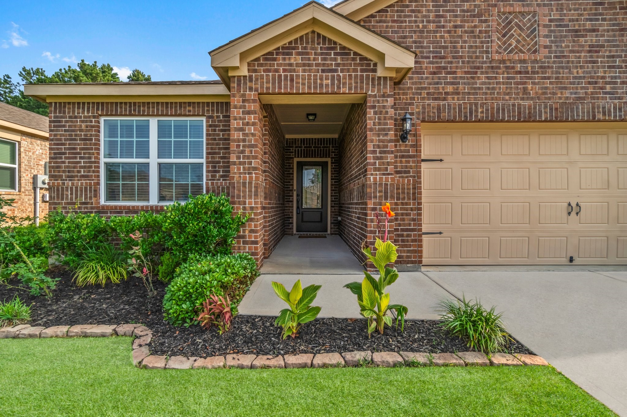 7643 Glaber Leaf Road Conroe, TX 77304 - Photo 2 of 26 Covered entryway and front door will provide visitors an excellent first impression.