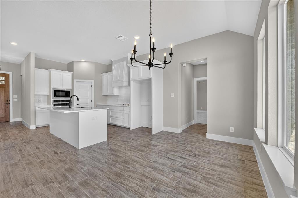 1026 Colt Road Springtown, TX 76082 - Photo 9 of 40 Gallery Image 9