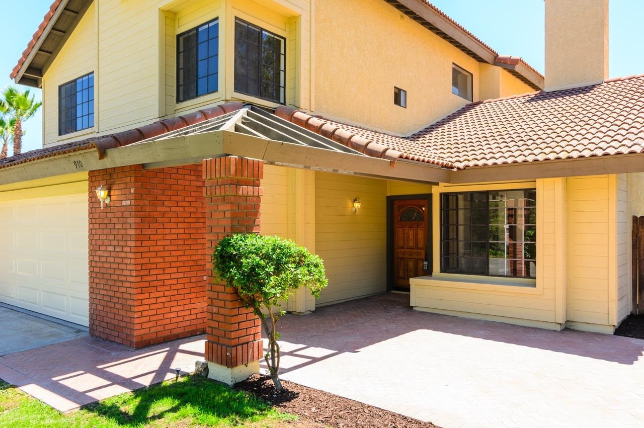 910 Solandra Lane Spring Valley, CA 91977 - Photo 2 of 25 Gallery Image 2