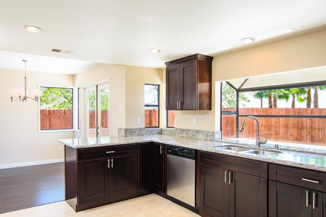 910 Solandra Lane Spring Valley, CA 91977 - Photo 13 of 25 Gallery Image 13