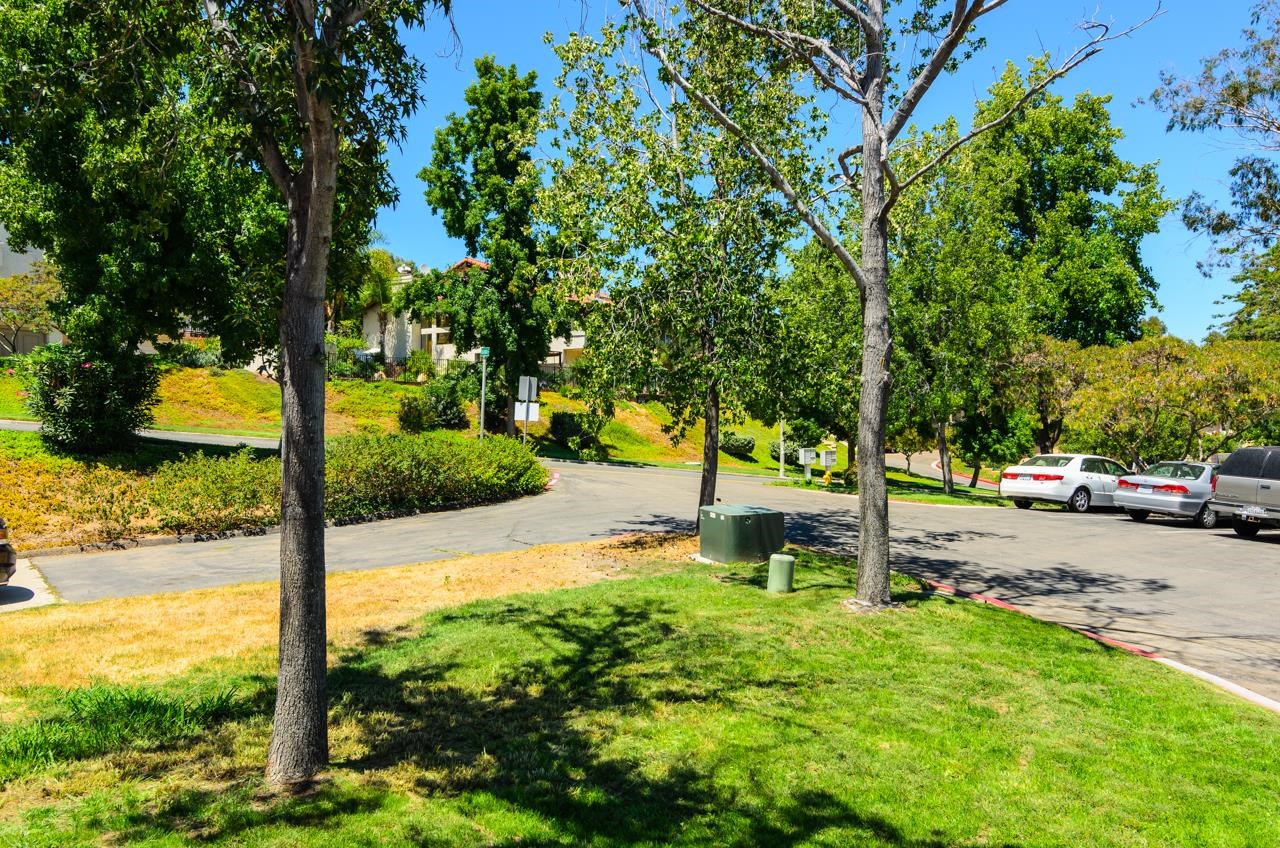 910 Solandra Lane Spring Valley, CA 91977 - Photo 3 of 25 Gallery Image 3