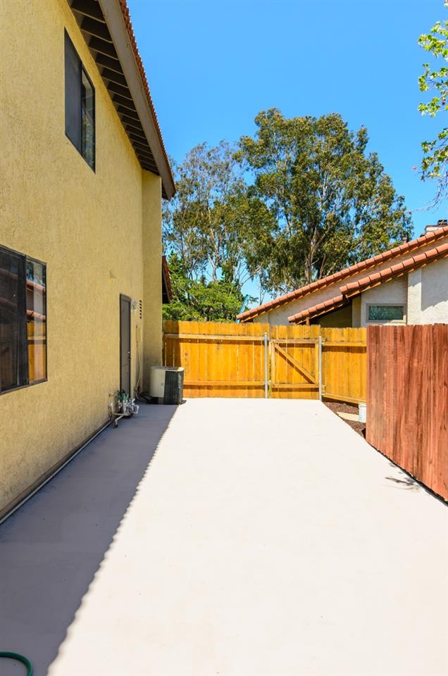 910 Solandra Lane Spring Valley, CA 91977 - Photo 4 of 25 Gallery Image 4
