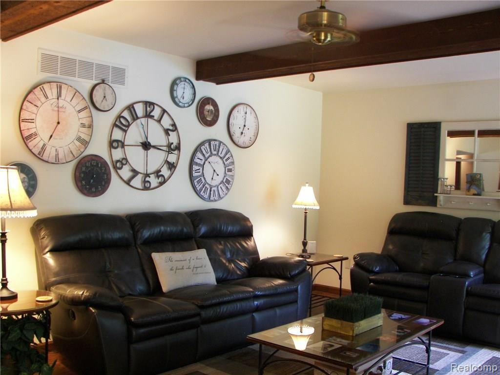 5638 Crooked Lake Road Howell, MI 48843 - Photo 9 of 28 100_6212.JPG