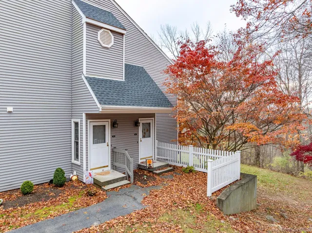 a view of a yard in front of a house