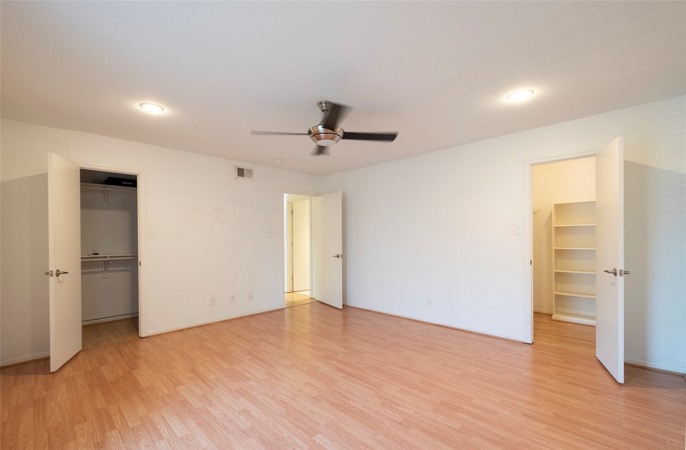 1100 Augusta Drive, Unit 76 Houston, TX 77057 - Photo 8 of 12 a view of a livingroom with wooden floor and a ceiling fan