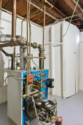 $1,075,000 | 164-37 Grand Central Parkway | Hillcrest