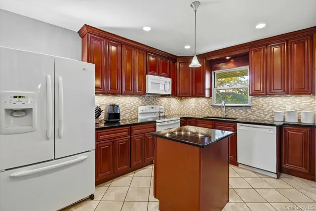 $1,075,000 | 164-37 Grand Central Parkway | Hillcrest