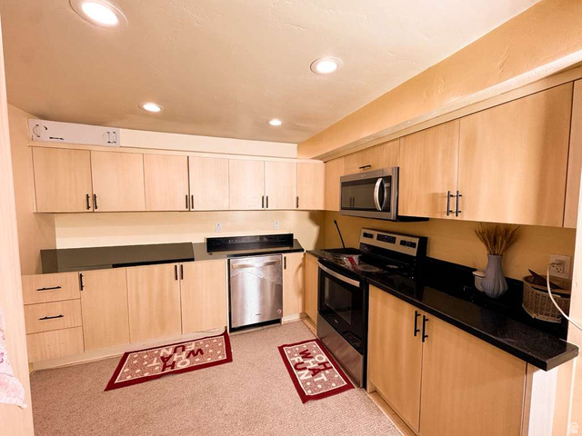8068 South Twelve Drive Sandy, UT 84094 - Photo 16 of 22