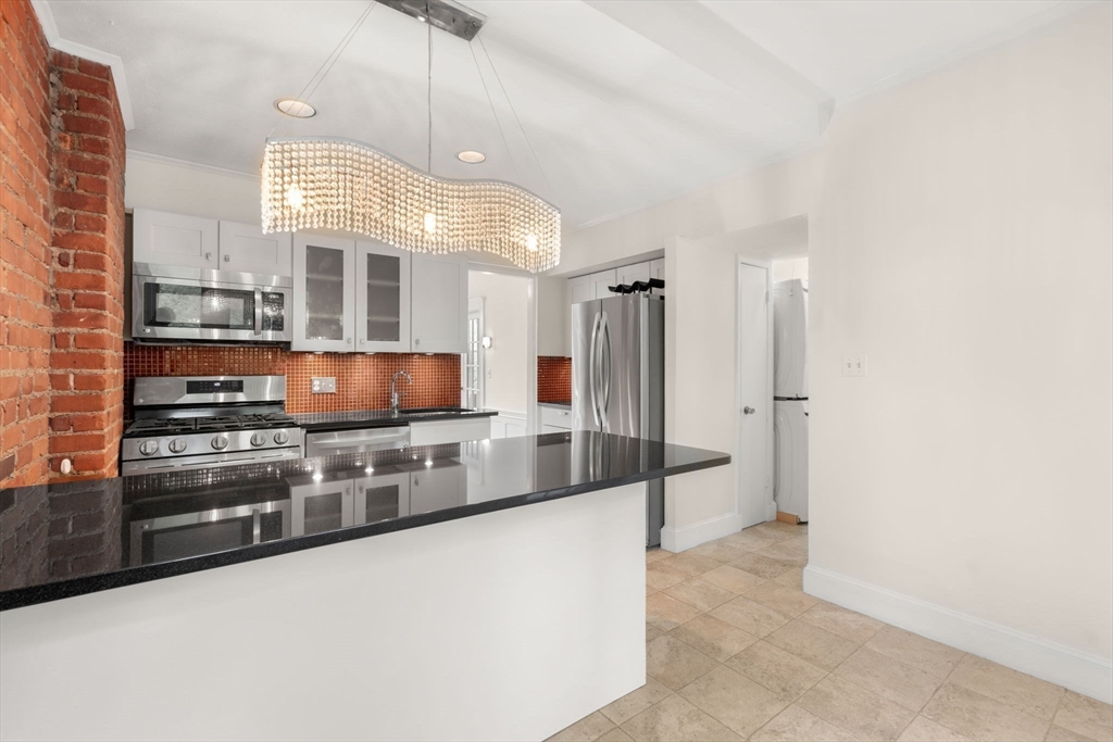 24 Addington Road, Unit 3 Brookline, MA 02445 - Photo 8 of 25