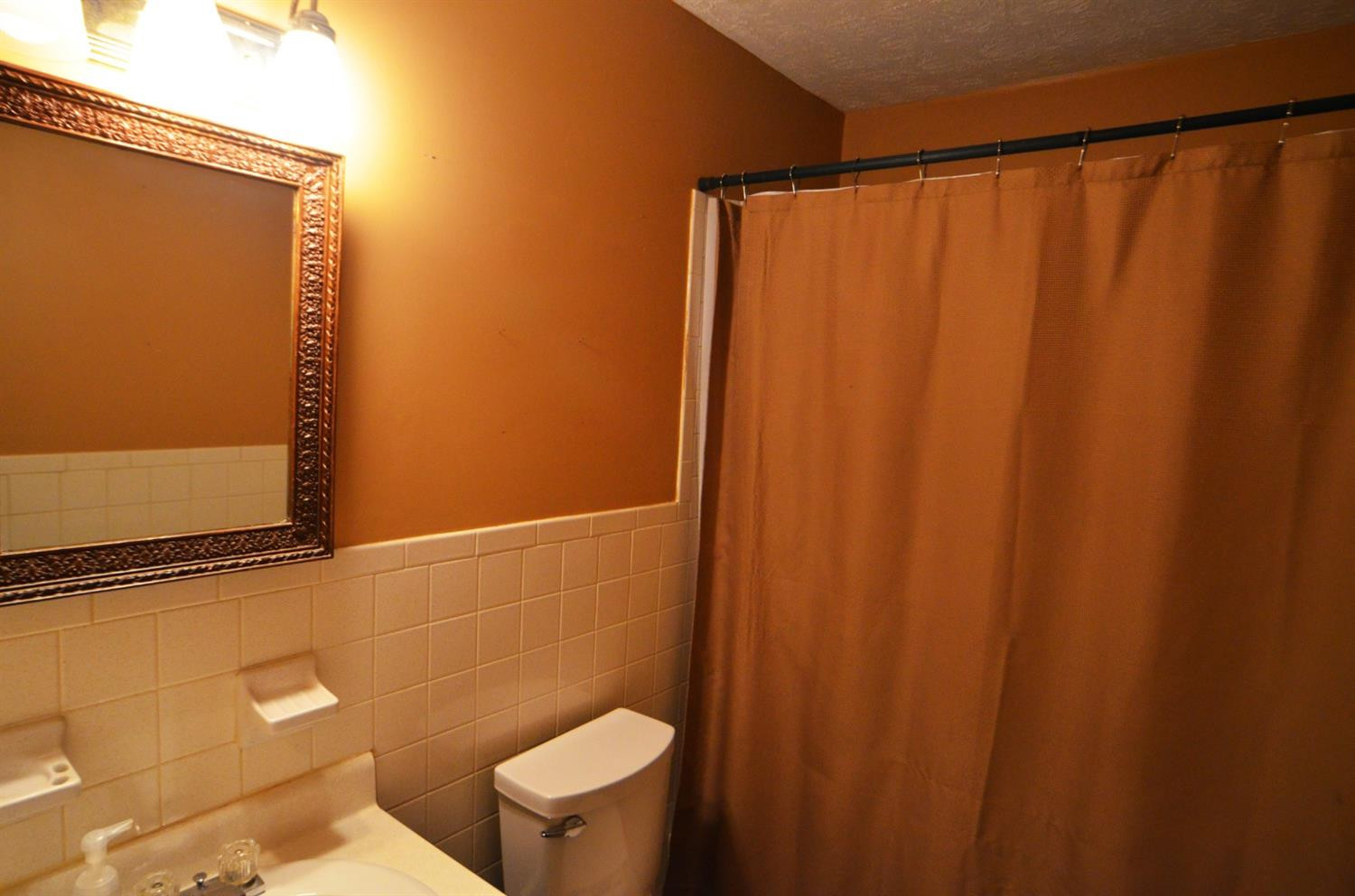 80 Overlook Road Irvine, KY 40336 - Photo 15 of 20 Tiled bathroom!